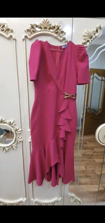 Ziyafət donları: Zərif dizaynlı tünd çəhrayı ziyafət/gecə geyimi. - Yarımətəkli — 1