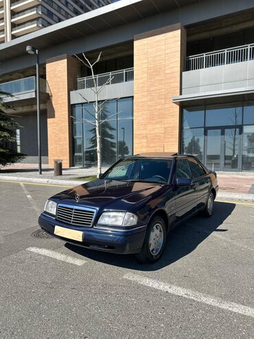 Mercedes-Benz: Mercedes-Benz 220: 2.2 l | 1995 il Sedan