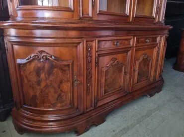 Stilske vitrine: Prelepa vitrina. Visina 230 cm Duzina 220 cm Dubina 55 cm na lalafo.rs — 9 Stilske vitrine: Prelepa vitrina. Visina 230 cm Duzina 220 cm Dubina 55 cm — 9