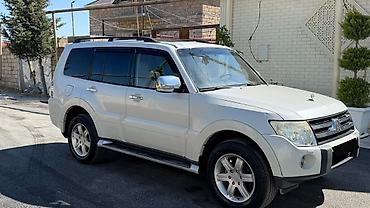 pajero mini: Mitsubishi Pajero (IV nəsil) – ağ rəngli, tam ölçülü 4x4 SUV. Əsas — 3