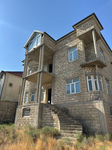 Bağ evlərinin satışı: Badamdar qəsəbəsi, 3-cü massivdə 3,8 sotun içində 6 otaqlı, 277kvm — 2