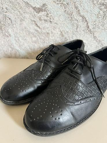 Ayaqqabılar: Qara rəngli klassik bağlamalı ayaqqabı - Stil: Broq üslubunda, ucluq — 3