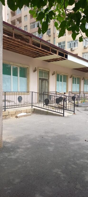 çay evi arendaya: Heydər parkının yanı qazilər binasının qarşısında 200 kv/m obyekt