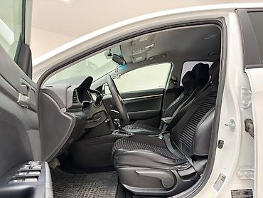 Hyundai: Hyundai Elantra: 2019 г., 2 л, Автомат, Бензин, Седан — 25