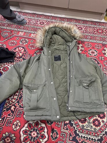 детские зимние куртки с капюшоном: Женская куртка Pull and Bear, S (EU 36), цвет - Зеленый