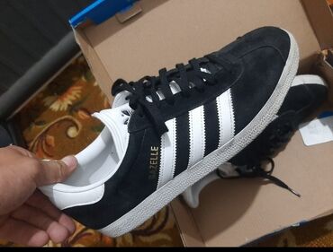 Кроссовки и спортивная обувь: Мужские кроссовки, 42, Adidas, Б/у, цвет - Черный, Самовывоз