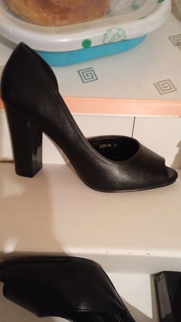 обувь новые: Туфли 37, цвет - Черный