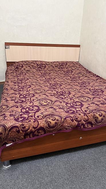Мебель: Продаю двухспальную кровать 160*200 вместе с матрацем Состояние — 2