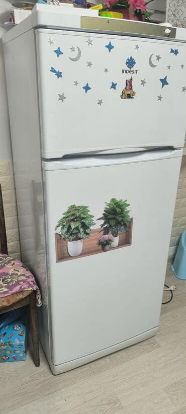 Qabyuyan maşınlar: 2 qapılı Indesit Soyuducu Satılır, rəng - Ağ