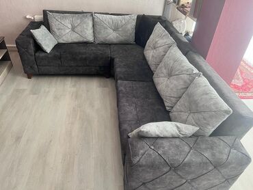 kunc divan: *KÜNC divan :-TƏCİLİ SATILIR*‼️ QİYMƏT:-400₼ Açılmır baza yoxdu 900ə