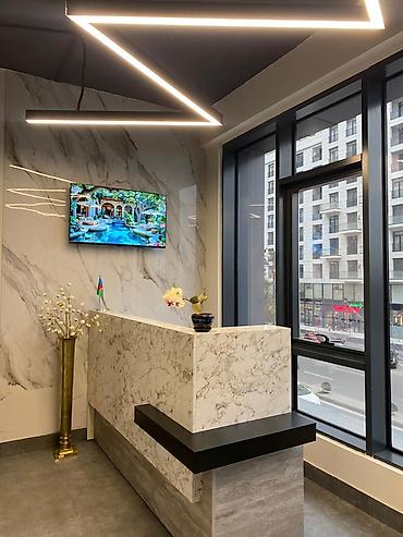 Kommersiya daşınmaz əmlakı: 22m² ofis icarəyə verilir. Ofis 4 mərtəbəli binanın 2ci mərtəbəsində — 1
