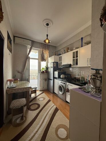 Balkonlar: Kristal 2 Də Kupçalı 2 Otaq. 55 Kv. 105 Min. 14 Ün- 11 İ. Hərbi — 6