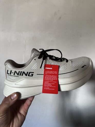 Кроссовки и спортивная обувь: Li-Ning original новый купил за 3700 размер не мой 
Новый