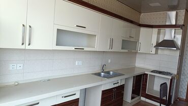 metbex kombayni: Akril Mətbəx mebeli satılır 250₼. Ölçü 6m. Üzərində heçnə