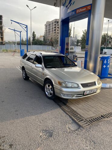 авто в пути: Toyota Camry: 2000 г., 2.2 л, Автомат, Бензин, Универсал