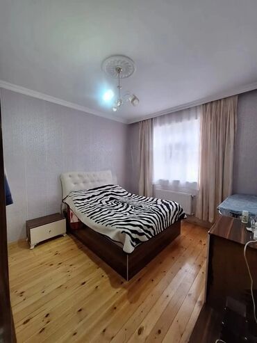 Həyət evləri və villaların satışı: 3 otaqlı, 1 kv. m, Orta təmir — 3