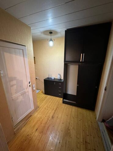 Uzunmüddətli kirayə mənzillər: Memar Əcəmi metrosununnan əyaq ilə 3-dəqiqə məsafədə 5 mərtəbəli — 5