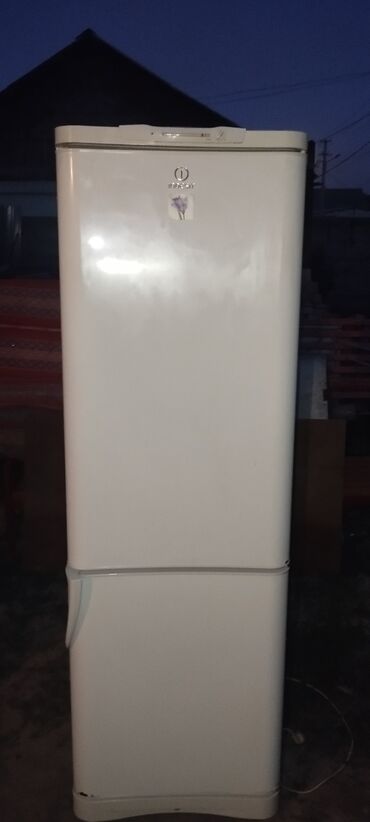 Холодильники: Холодильник Indesit, Б/у, Двухкамерный, De frost (капельный), 65 * 180 *