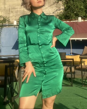 Çox sevərək aldığım libasdır. əyində göründüyü kimidir. Garderobumu