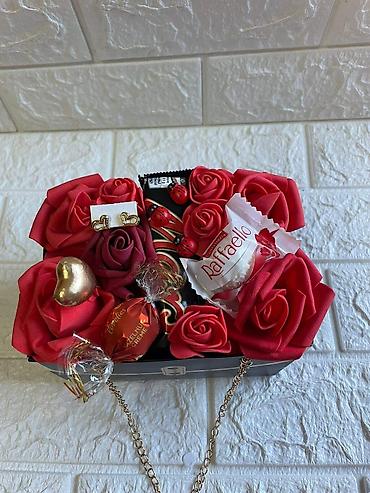 Kompleti namirnica: Poklon setovi u dekorativnim kutijama Elegantno aranžirani poklon — 21