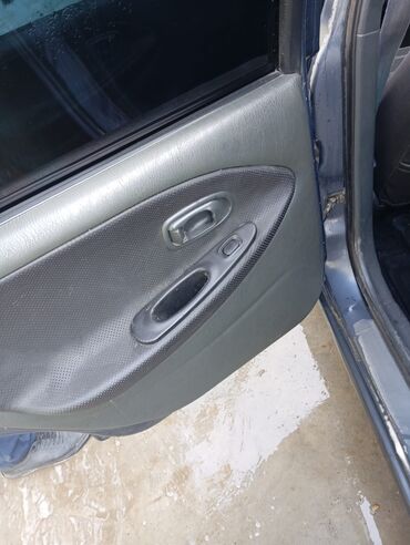 Hyundai: Hyundai Elantra: 1.6 l | 1996 il Sedan — 13