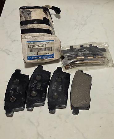 disaar maz: Mazda orijinal ön əyləc bərkidici dəsti - Brend: Mazda Genuine Parts — 1