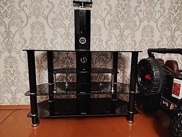 TV altlığı: Qara şüşə TV stendi - Material: qalın temperli şüşə və metal dayaqlar — 1
