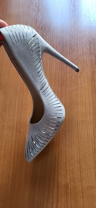 Salonke: Salonke, Zara, 39 — 7