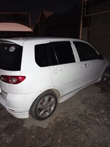 срочно продаю мазда: Mazda Delta: 2002 г., 1.5 л, Типтроник, Газ, Седан