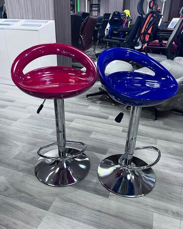 Ofis və oyun kresloları: Yeni, Təkərli, Qolları tənzimlənir, Dəri — 20