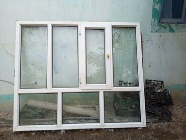 Pəncərələr: PVC pəncərə bloku - Material: ağ rəngli PVC profil - Konfiqurasiya