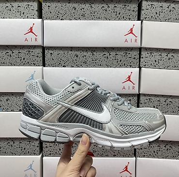 Кроссовки и спортивная обувь: Nike Zoom Vomero 5 Размер 36-46 - Цвет: серый/белый (металлик — 2