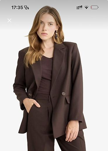 Qadın üçün klassik şokolad-qəhvəyi bleizer - Model: iki düyməli
