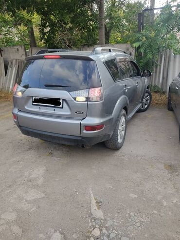 королла 2012: Mitsubishi Outlander: 2012 г., 2.4 л, Вариатор, Бензин, Кроссовер