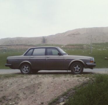 волва робот: Volvo 240: 1982 г., 2 л, Механика, Газ, Седан