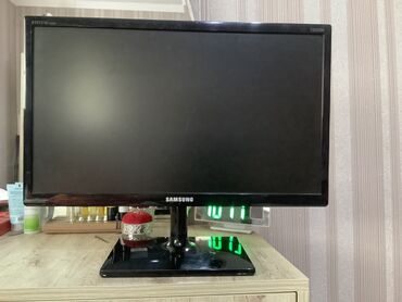 monitor acer: Samsung markalı, qara rəngli LCD monitor. Masaüstü kompüterlər üçün