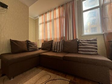 трехместный раскладной диван кровать: Угловой диван, цвет - Коричневый, Б/у