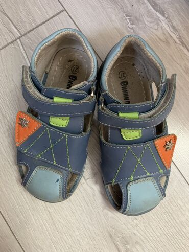 детская обувь на мальчика: Босоножки для мальчика. 27 размер. Адрес : мкр. Асанбай ориентир ТЦ