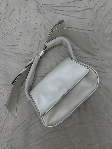 Новая сумка Charles & Keith — 3 500 сом Оригинальная сумка at lalafo.kg Новая сумка Charles & Keith — 3 500 сом Оригинальная сумка