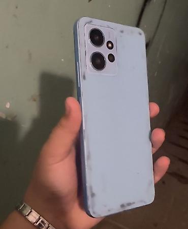 Telefon idyal vezyetdedir her birseyi islek 256 yaddas hec bir