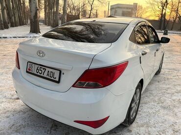 Hyundai: Hyundai Sonata: 2015 г., 1.4 л, Механика, Бензин, Седан