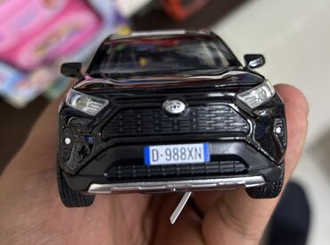 oyuncaq kamazlar: Təcili Satılır…Endirim Var… Toyota Rav4 modelkası