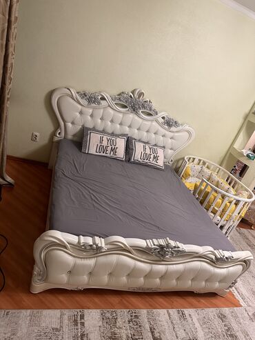 кровать карабалта: Спальный гарнитур, Двуспальная кровать, Шкаф, Трюмо, цвет - Белый, Б/у