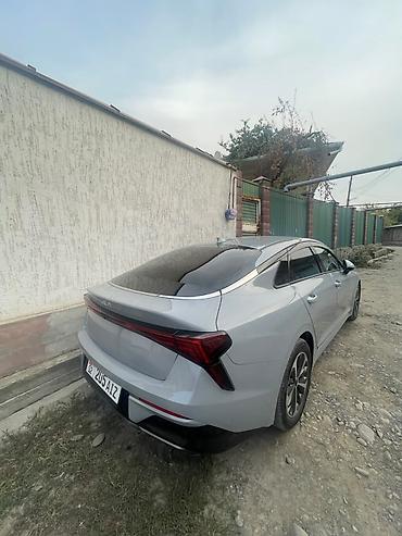 bmv 525: Kia K5: 2025 г., Седан — 7