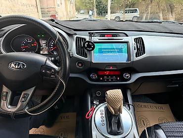 su radiatoru: Kia Sportage, ağ rəng, kompakt krossover. Güclü və qənaətcil — 9