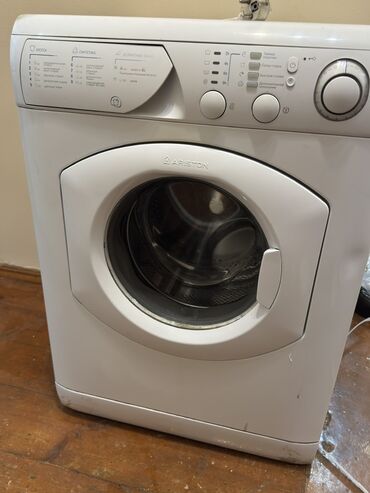 стиральн: Стиральная машина Hotpoint Ariston, Б/у, Автомат