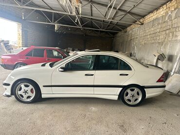 Mercedes-Benz: Mercedes-Benz C-Class: 2.3 l | 2005 il Sedan — 7