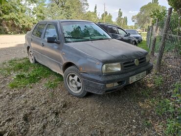 машину ауди: Volkswagen Vento: 1992 г., 1.8 л, Механика, Бензин, Седан