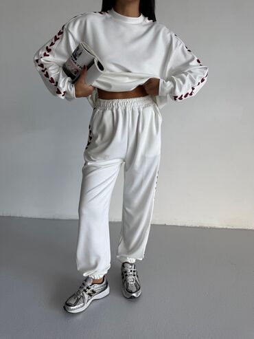 Kompleti: Kompleti oysho materijal 3500 din
Vel:S,M,L
Duzina 115 cm — 1