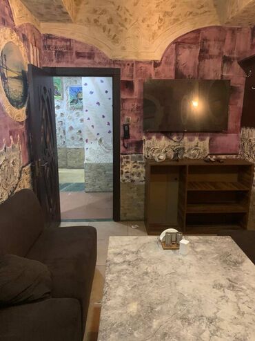 Restoran, kafelər: Nəsimi rayonu,Azadliqla Inqilab kucesinin kesişmesinde yerlesen,9 — 12